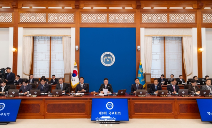 이재명 대통령 '물가안정 시급…민생 부담 줄일 정책 적극 발굴·집행'